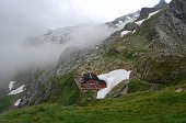 10 Mi allontano dal rifugio-pioviggina